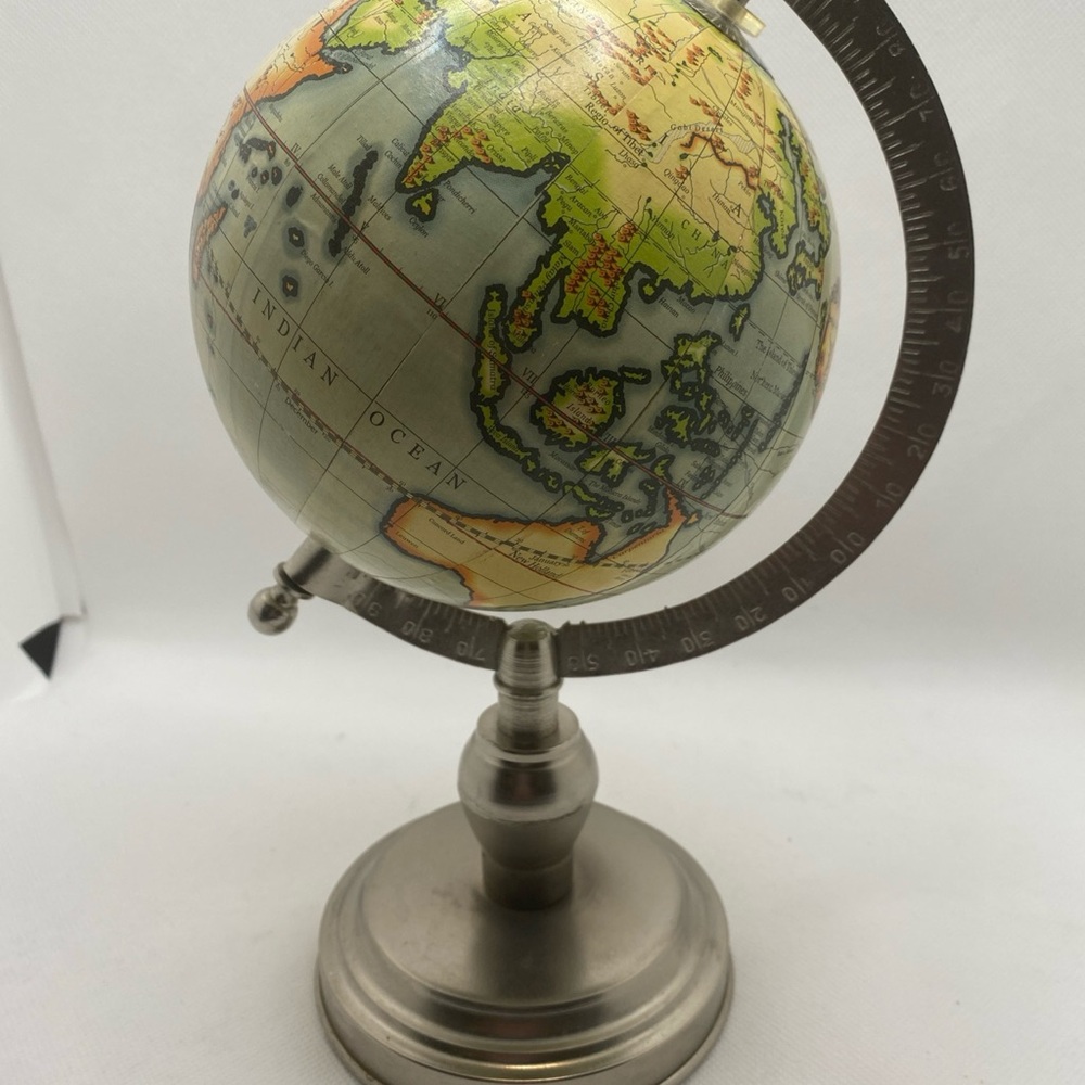 Vintage-Style Colombo Globe
